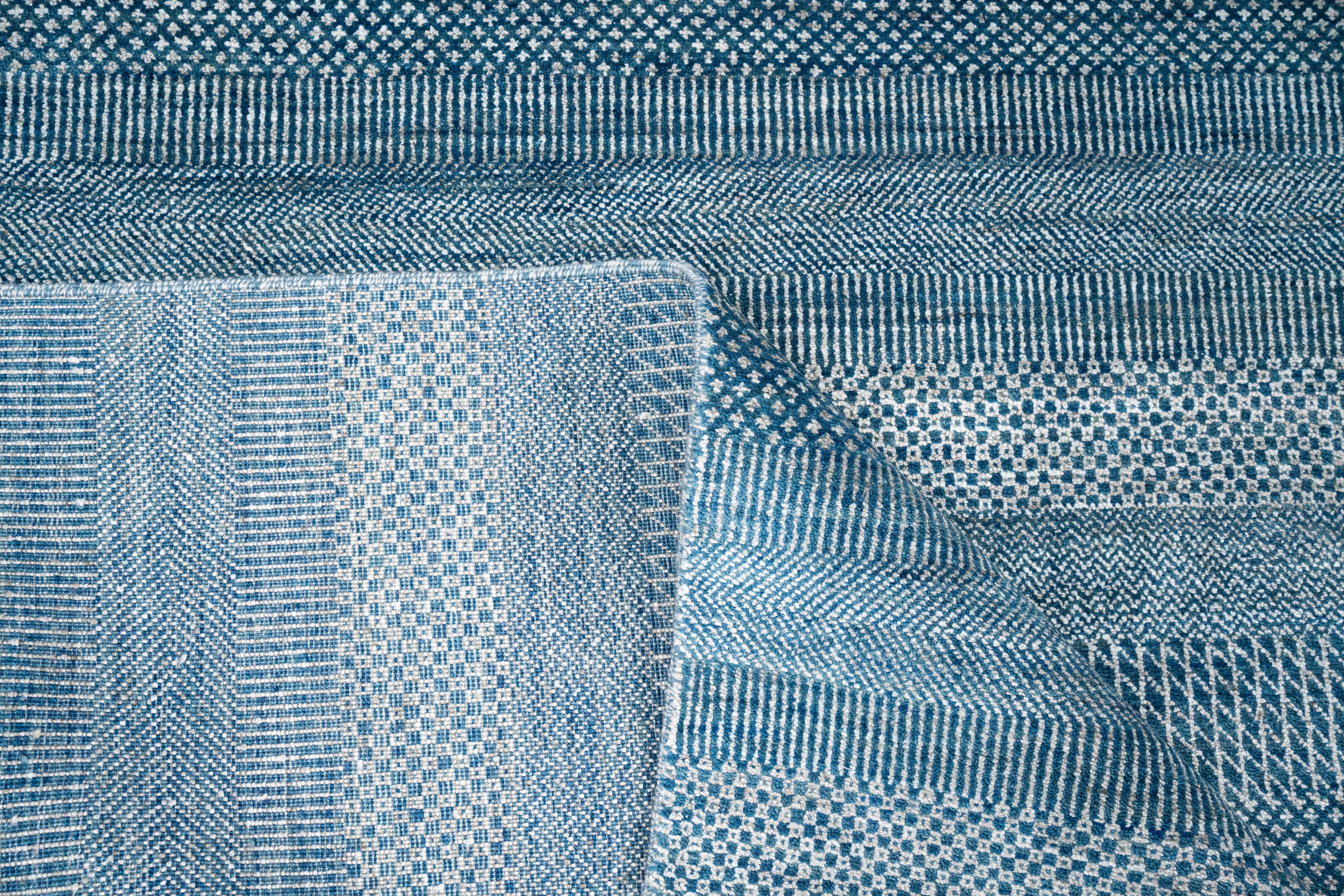 Handknotted Carpet, DIA - 1502 MCN, Blue & Silver